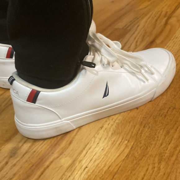 Nautica White Shoes sneakers size 10.5 - Picture 3 of 4